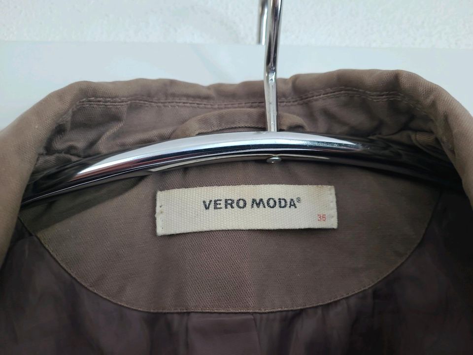 Kurzer Blazer Vero Moda S 36 XS 34 grau braun in Amtzell