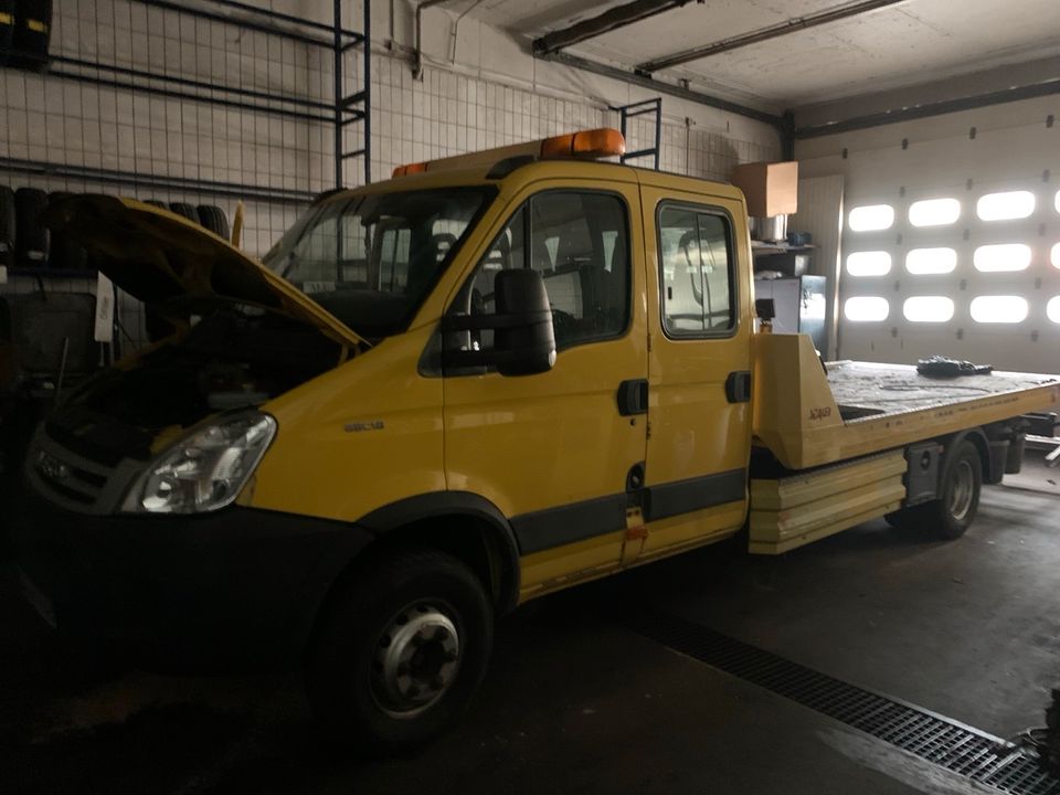 Iveco Daily Abschleppwagen mit schiebeplato !! in Schömberg b. Württ