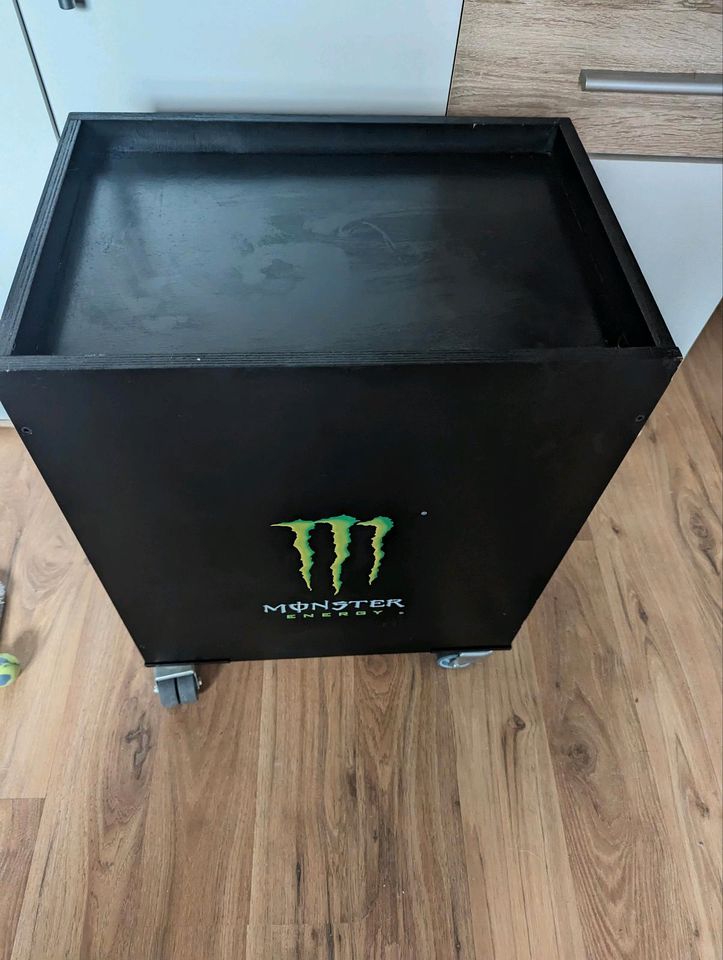 Monster Energy Deko Roll Schrank in Emden