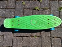 Kleines Skateboard Penny Board in grün mit blauen Rollen Krummhörn - Groothusen Vorschau