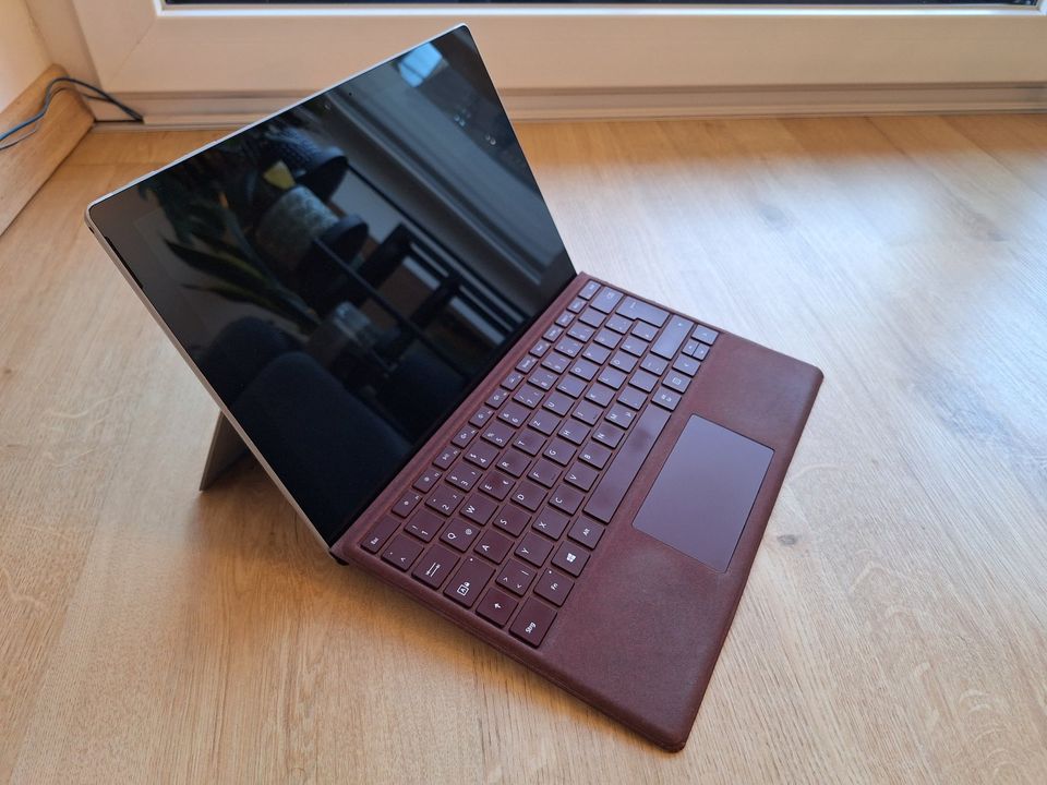 Microsoft Surface Pro 5 i5 8/256GB in Kiefersfelden