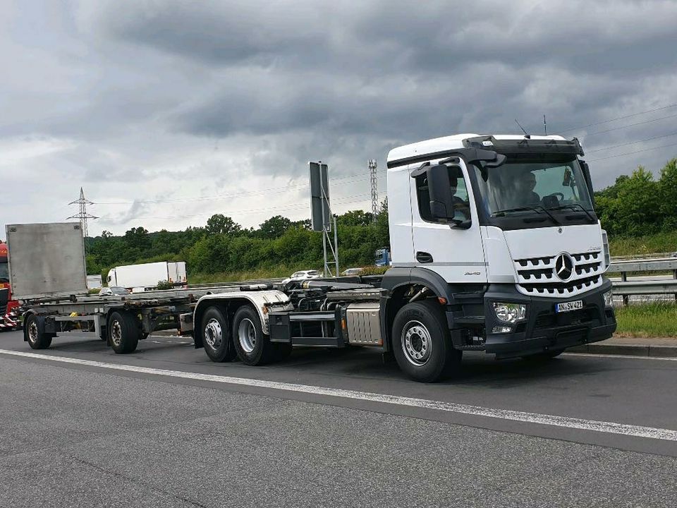 LKW Dienstleistung Abroller Transporte Mercedes Benz BDF in Feuchtwangen