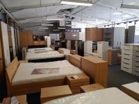 Schlafzimmer Kleiderschrank Bett Seniorenbett Kommode Hessen - Nauheim Vorschau