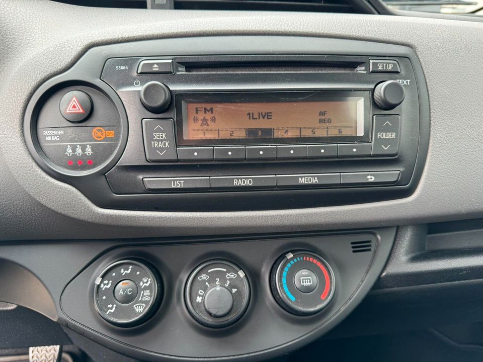 Toyota Yaris Basis Klimaanlage Scheckheft in Belm