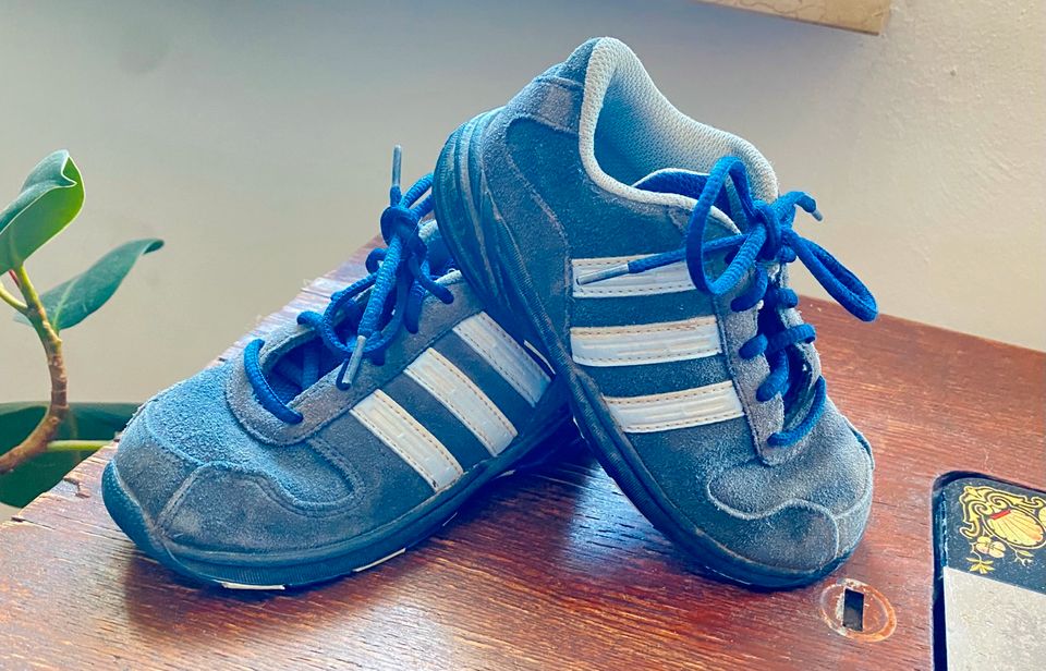 Adidas Turnschuhe Gr. 26 in Groß-Gerau