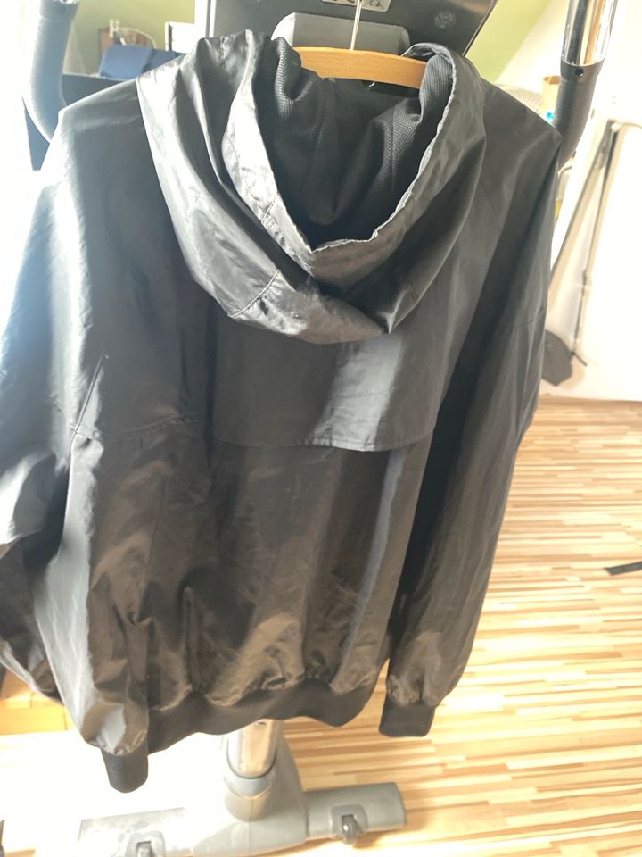 Nike Windrunner schwarz Gr.L in Frankfurt am Main