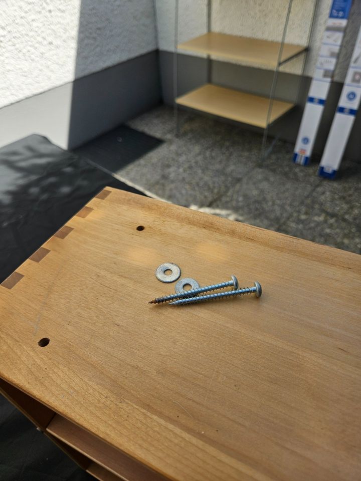 Hängeschrank mit Tafel in Karlsfeld