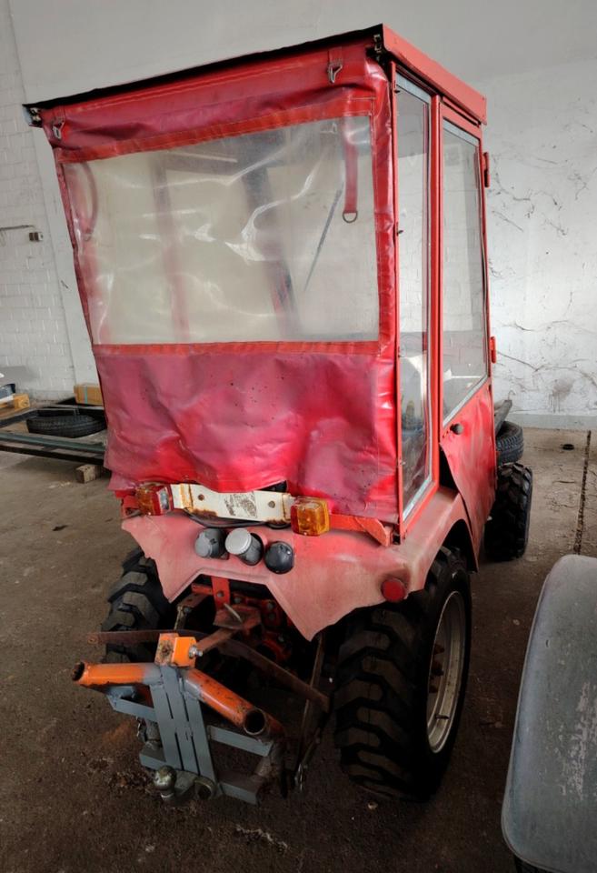 Gutbrod 2500 Kommunaltraktor Trecker mit Wetterschutz und Schild in Dortmund