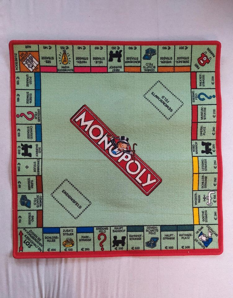 Monopoly-Spielbrett in Hoppegarten