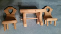 Holzspielzeug für Puppen aus Kiefernholz, zwei Stühle +Tisch Wiesbaden - Erbenheim Vorschau