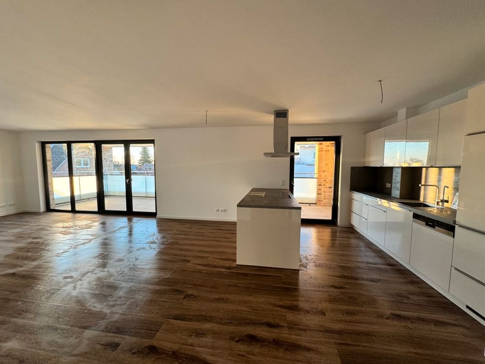 Neubau, Erstbezug 4 Zimmer Penthouse mit 22 qm Dachterrrasse in Bargteheide