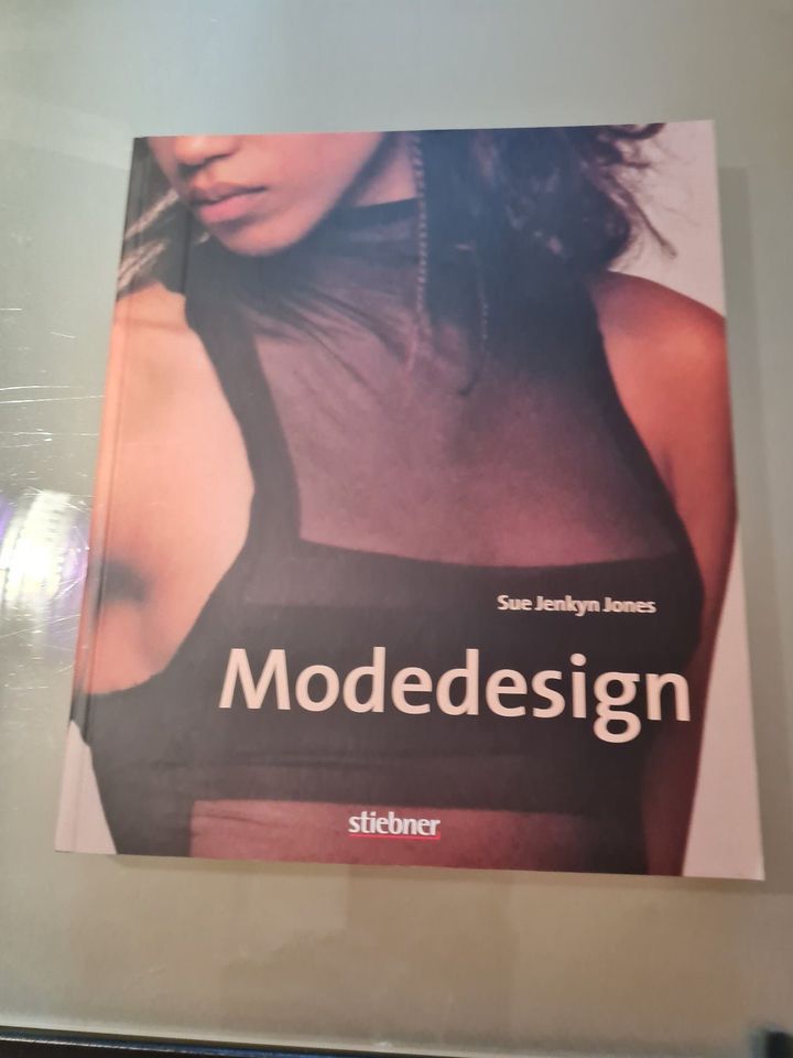 Modedesign Sue Jenkyn Jones von Stiebner in Helmstedt