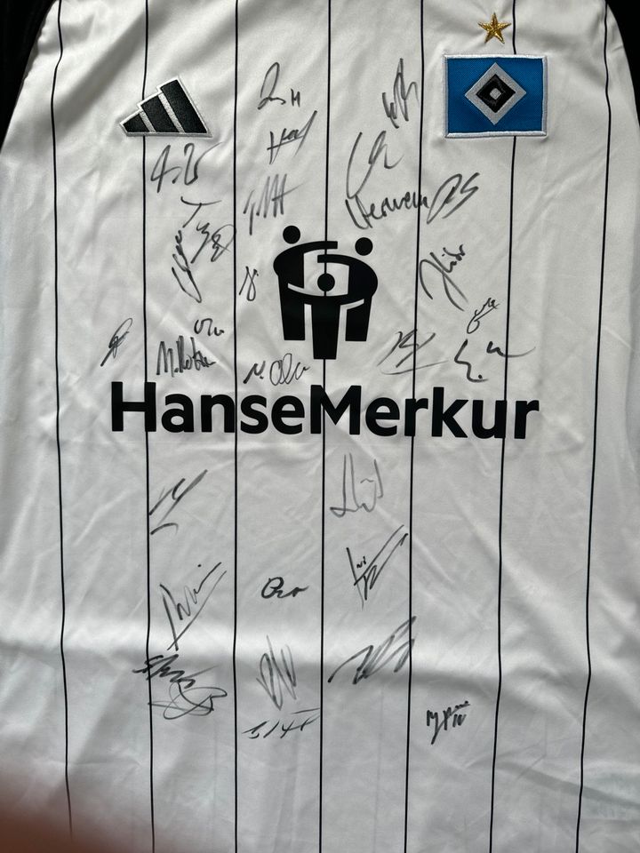 HSV Trikot mit Unterschriften in Hamburg