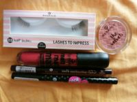 Essence Schminkset Lipgloss, Klebewimpern, Eyeliner, Lidschatten Brandenburg - Finsterwalde Vorschau