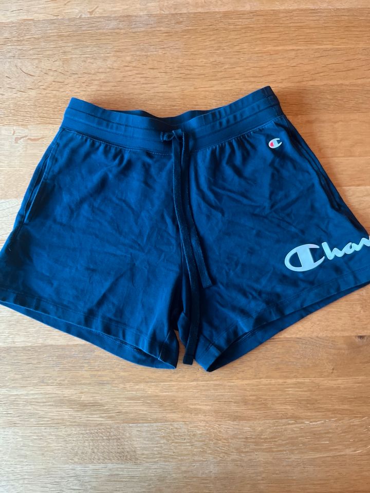 Sporthose kurze Hose von Champion Größe S in Pinneberg