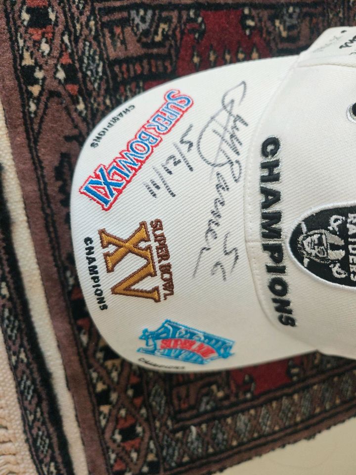 Raiders Cap Super Bowl signiert in Bonn