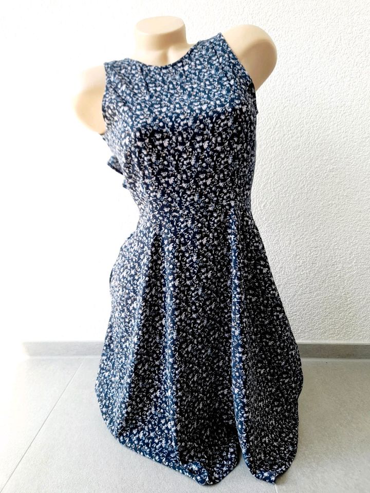 Farina × na-kd Blümchenkleid Gr. XS Farina Opaku in Stuttgart