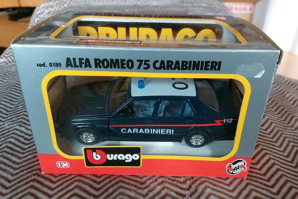 Alfa Romeo 75 Carabinieri 1:24 Burago Modellauto neu in Herbstein