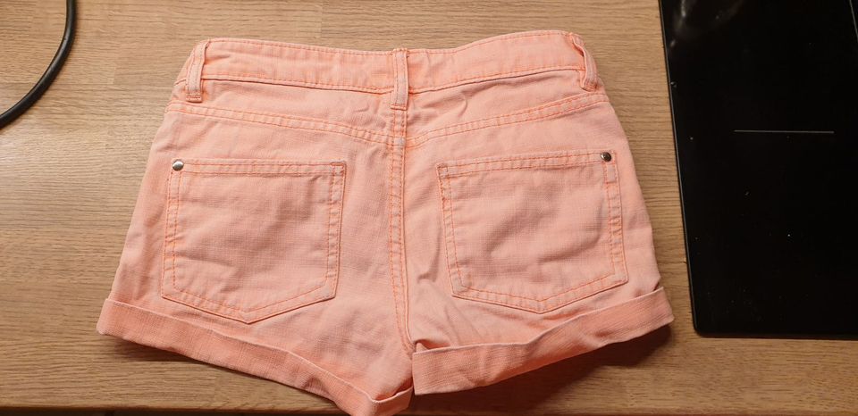 Jeans Short orange Gr. 128 in Germering