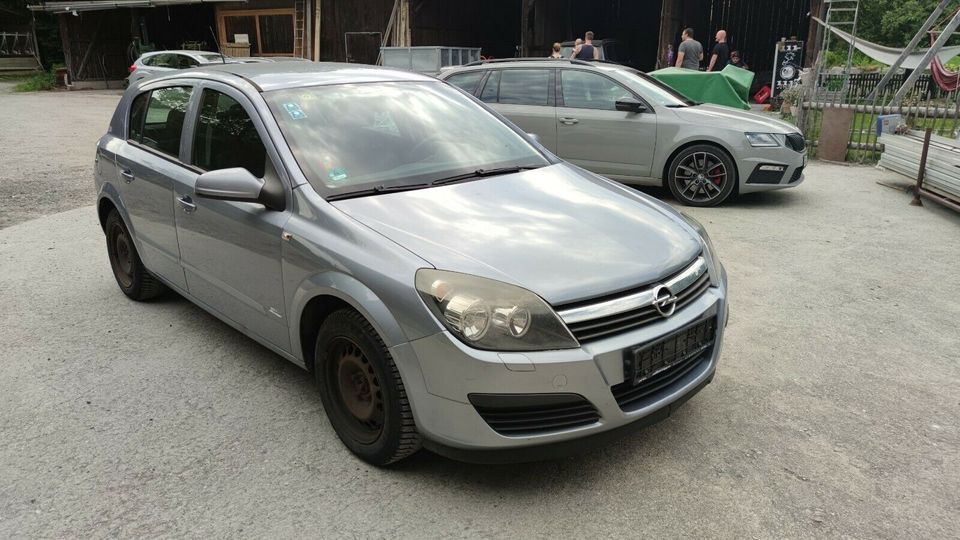 Opel Astra H Lim. Edition*Klima*EFH*Metallic*ESP*ABS in Raubling