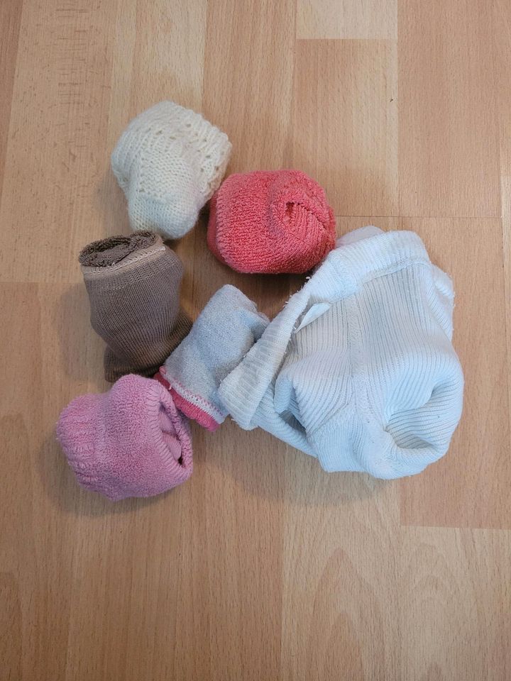 Socken, Strumpfhosen, Stoppersocken zu verschenken in Lörrach