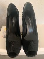 1a schwarze hohe Pumps Gr 39 Zehenöffnung APART Leder Hessen - Hanau Vorschau