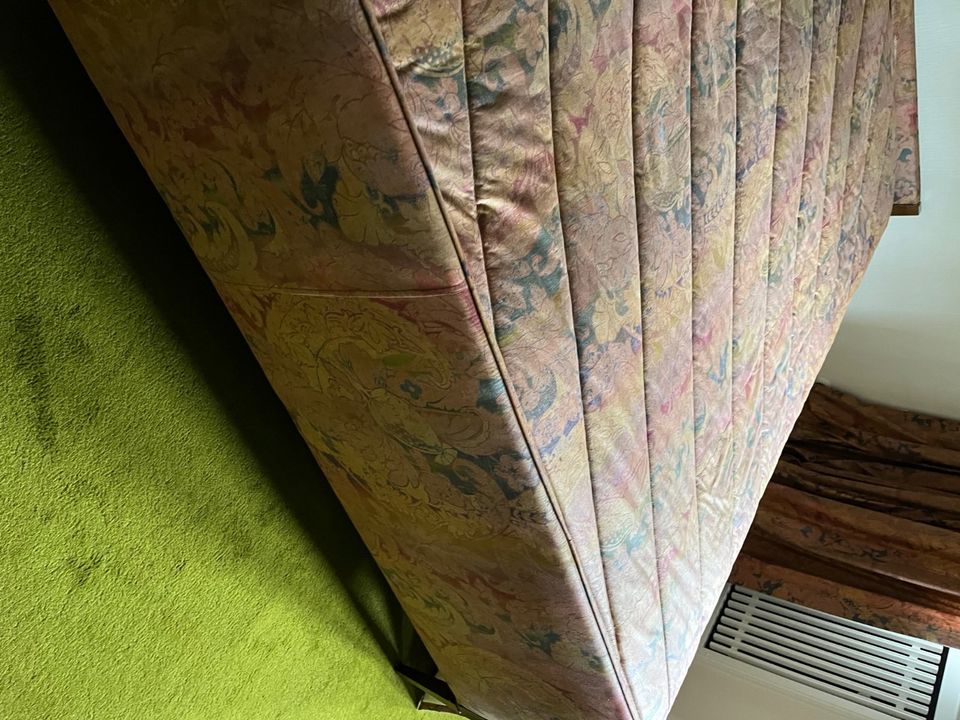 Doppelbett, 2x100 x 200 Lattenrost, Tagesdecke, passende Gardinen in Bünde