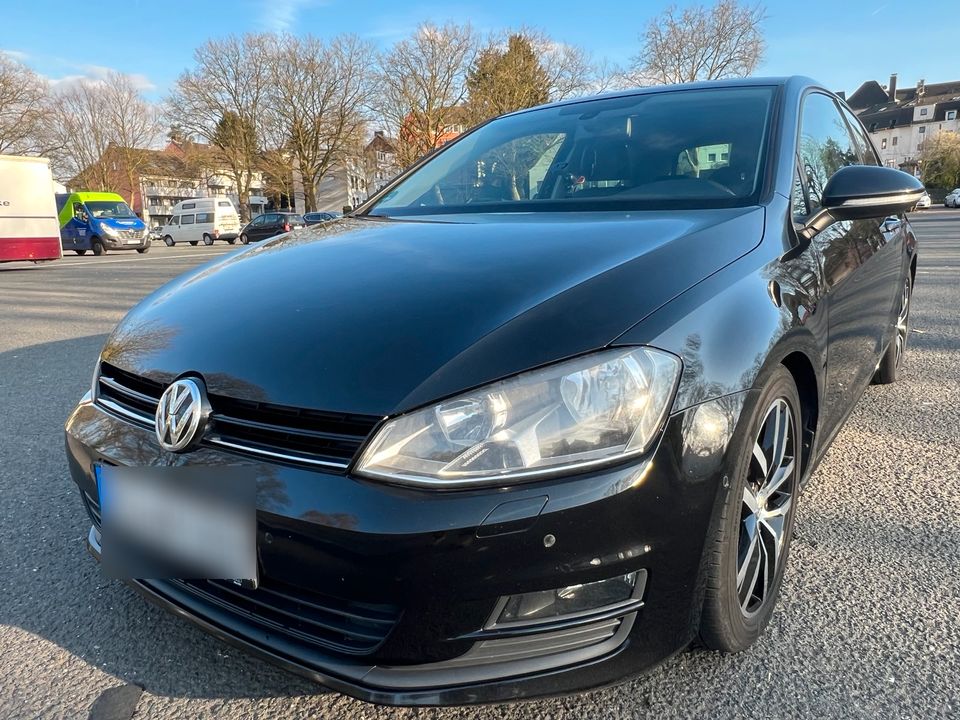 Volkswagen Golf 7 1.6 tdi Distronic in Solingen