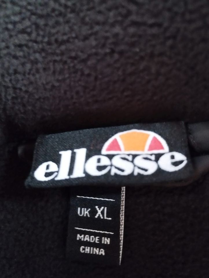 Ellesse Winterjacke Gr.: XL schwarz in Kreuztal