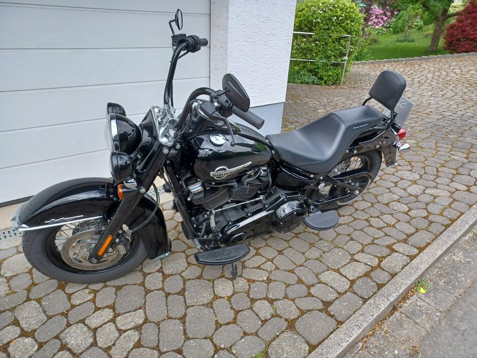 Harley Softail Heritage Deluxe 114 BSL wenig Kilometer Topzustand in Schlüchtern