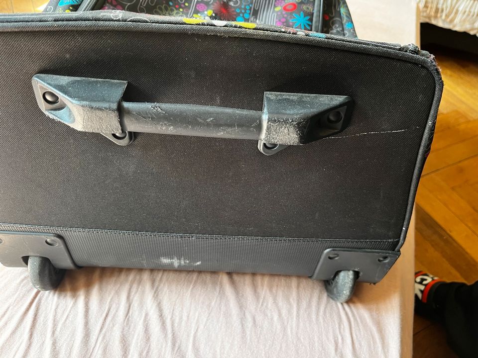 Dakine Reisetasche / Koffer mit Rollen in Nürnberg (Mittelfr)