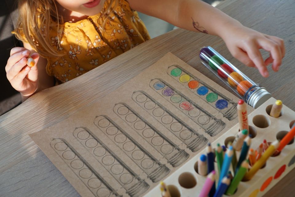 Funkelbrocken Sortierspiel im Schraubglas mit Vorlagen Montessori in Bonn