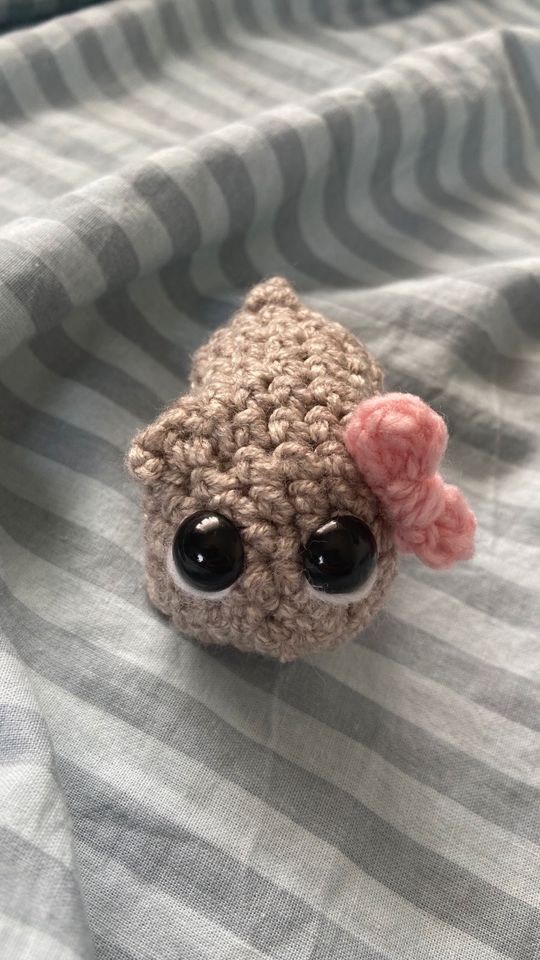 gehäkelter sad hamster crochet meme in Ingolstadt