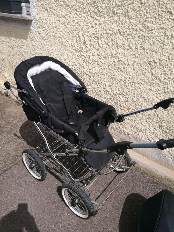 Retro Kinderwagen mit babyschale und Zubehör in Hermaringen