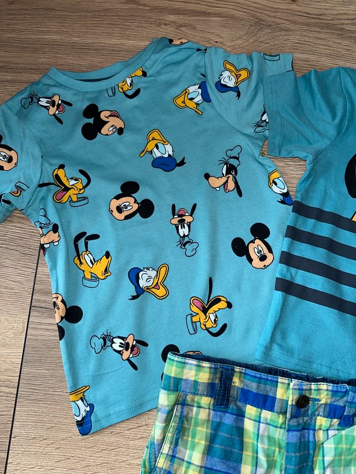 George Set mit Bermuda & 2 T-Shirts Disney in 98 2-3 Jahre in Siegburg