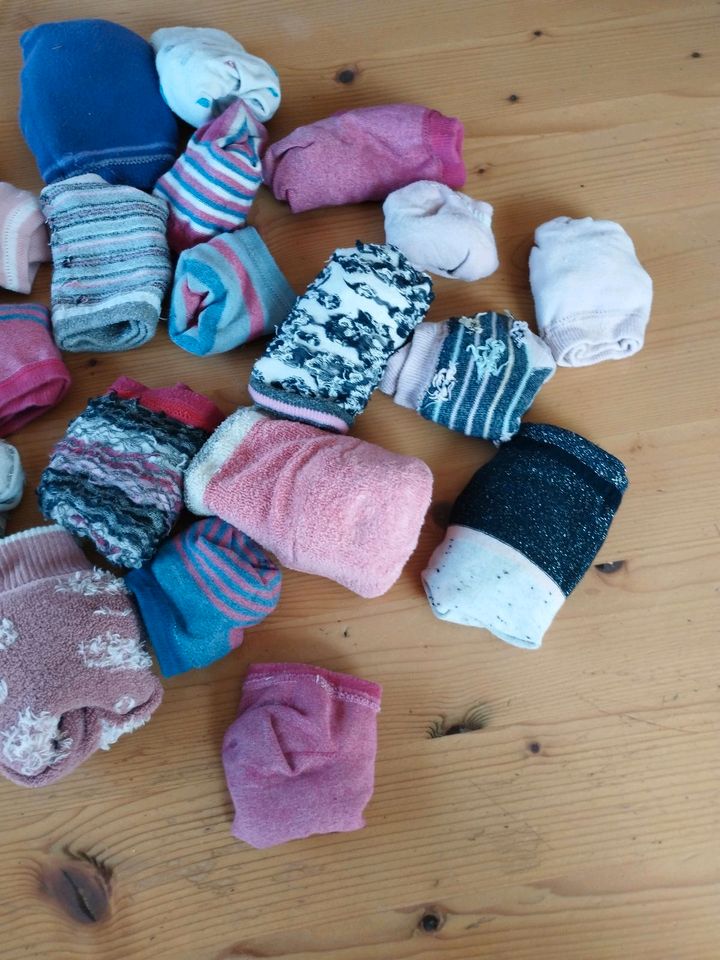 24x Mädchen Socken bunt gemischt. Gr. 35 - 38 in Syrgenstein