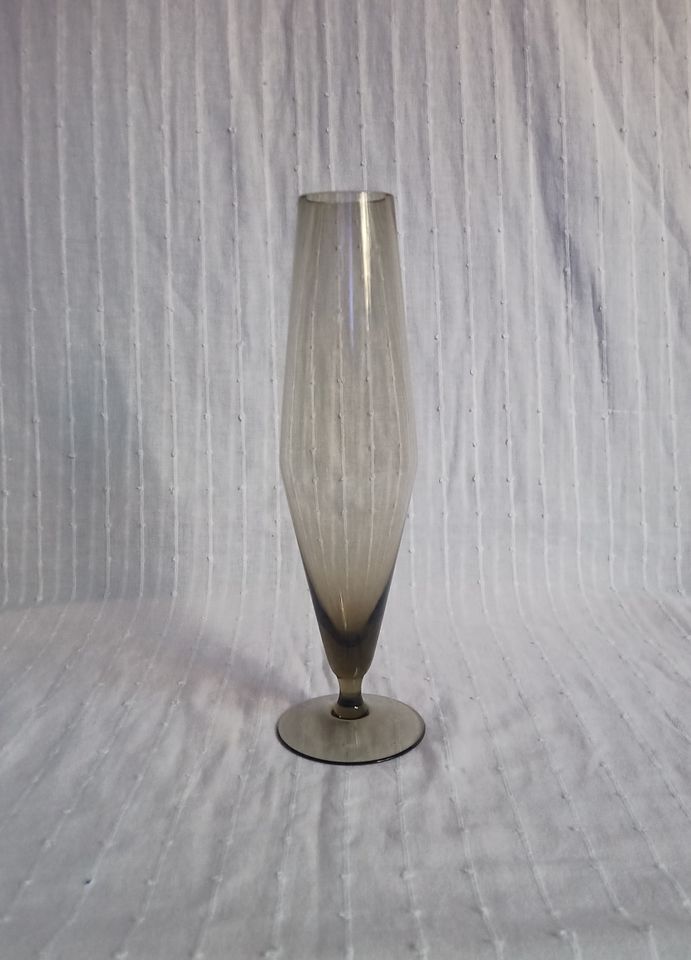 Glas-VASE RAUCHGLAS Turmalin FUSS-VASE Mid Century grau-grün in München