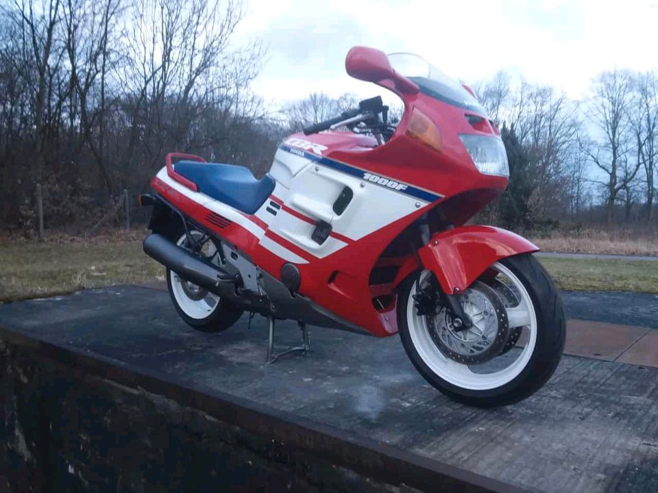 Honda CBR 1000 F 1 Hand in Potsdam