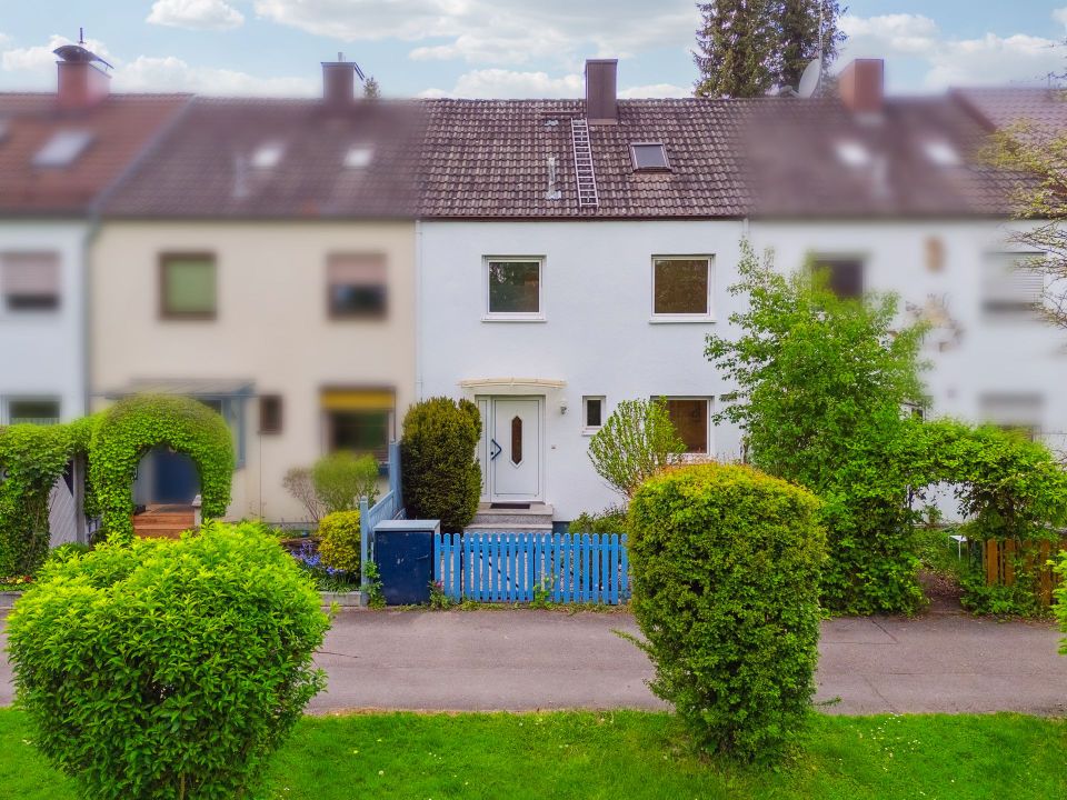 Charmantes Reihenmittelhaus mit großzügigen Grundriss und Garten in Puchheim in Puchheim