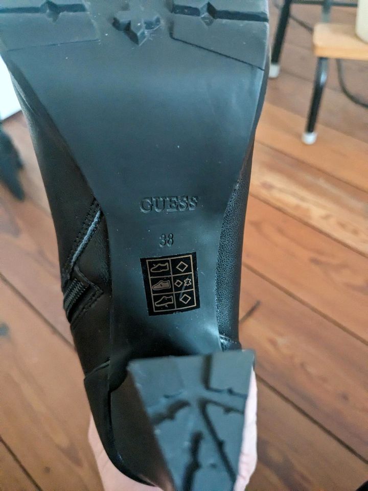 Stiefel Guess schwarz 38 neuwertig in Frankfurt am Main