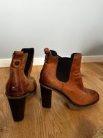 Tommy Hilfiger Stiefelette Cognac Plateau Leder Braun 40 wie neu Schleswig-Holstein - Reinbek Vorschau