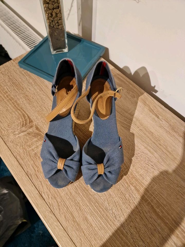 Tommy hilfiger wedges keilabsatzschuhe Größe 40 blau in Hamburg