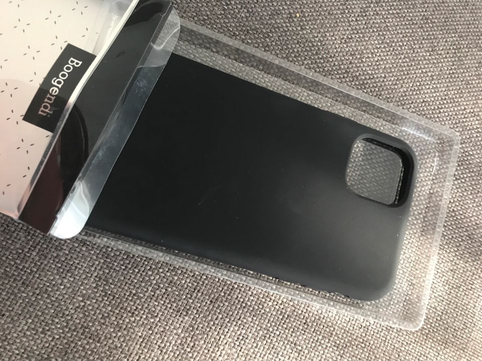 Handyhülle iPhone 11 neu schwarz in Baldham