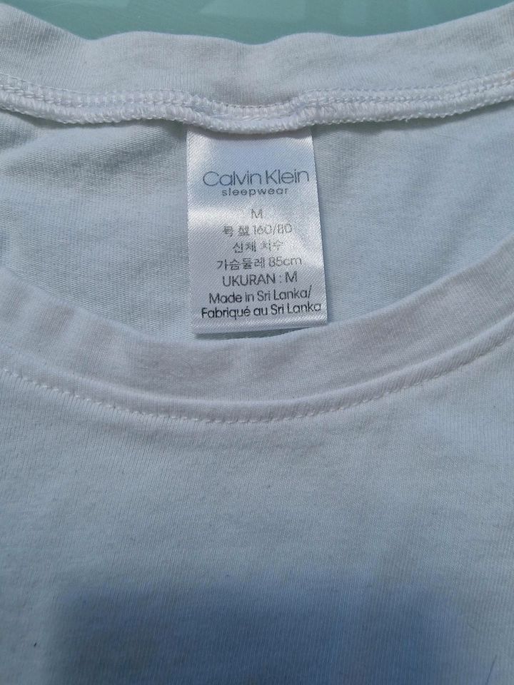 Damen Shirts Tshirt Top Damenkleidung nike Levis Calvin Klein in Nittenau