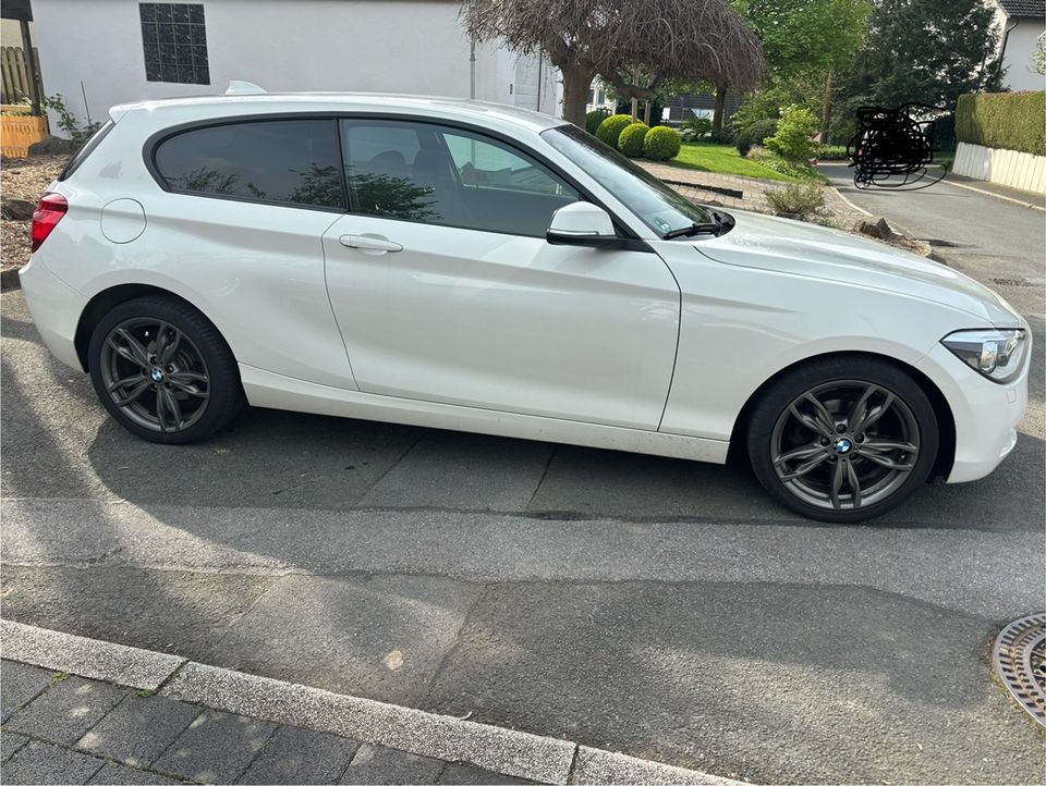 BMW 116i weiß in Ense