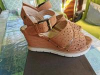 BUGATTI, Sandalen Wedges,  Gr. 40, hellbraun camel Berlin - Spandau Vorschau