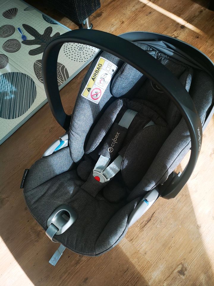 Babyschale Cybex Cloud I-Size inkl. Isofix Station in Kempten