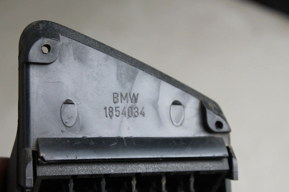 Original BMW E12 5er Lüftungsdüse rechts Luftdüse Armaturenbrett in Zeitz