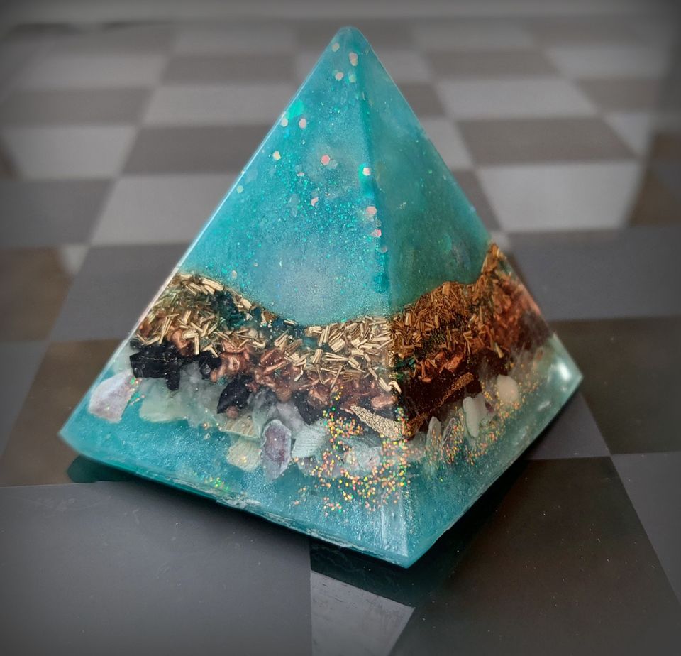 ORGON/ ORGONIT♥️Auswahl Prana Energie Pyramide 5x5x6cm je25.- in Groß-Gerau