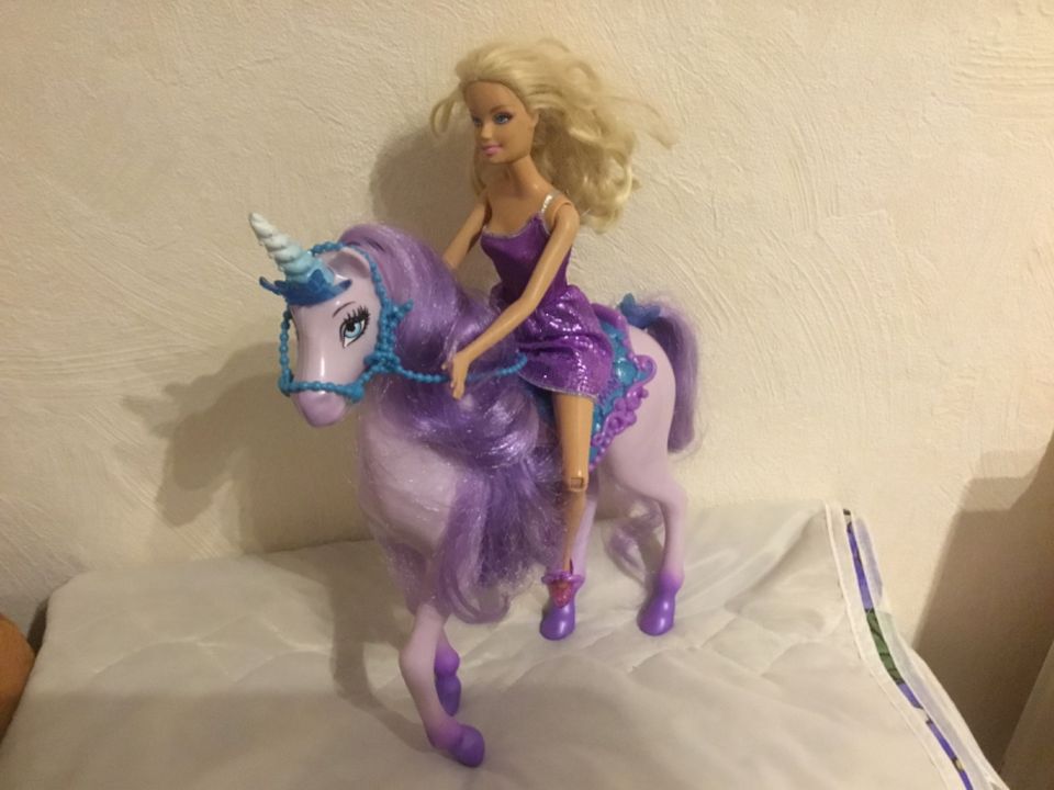 Barbie Einhorn lila und Puppe in Ziltendorf